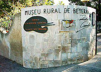 El Camp de T&uacute;ria