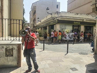 Concentració PAH Camp de Túria a l'oficina de Bankia en L'Eliana Concentració PAH Camp de Túria a l'oficina de Bankia en L'Eliana