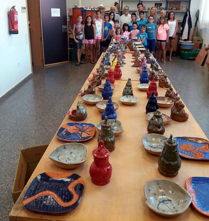 Más de medio centenar de jóvenes completan los talleres de cerámica y  cortos - Periòdic del Camp de Túria