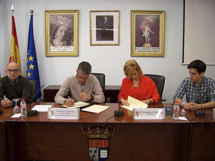 La alcaldesa de la Pobla, Mari Carmen Contelles, y el presidente de la asociación Francisco Gómez, hoy en la firma del convenio. La alcaldesa de la Pobla, Mari Carmen Contelles, y el presidente de la asociación Francisco Gómez, hoy en la firma del convenio.
