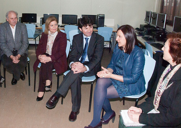 La consellera de Educación, María José Català,hoy en Loriguilla, durante su visita a colegio W.A.Mozart. La consellera de Educación, María José Català,hoy en Loriguilla, durante su visita a colegio W.A.Mozart.