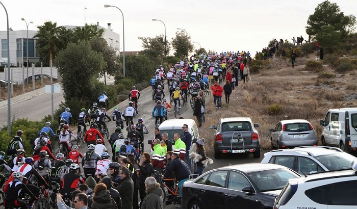 Participantes en la pasada edici&oacute;n de la carrera disputada en Riba-roja de T&uacute;ria.