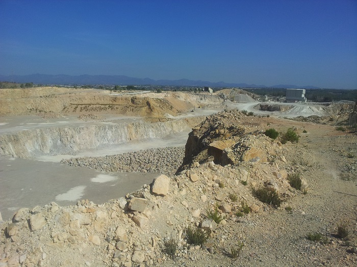 Una de las canteras de Riba-roja de Túria. Una de las canteras de Riba-roja de Túria.