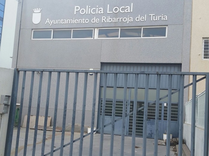 Retén de la Policía Local l'Oliveral clausurado en el año 2011. Retén de la Policía Local l'Oliveral clausurado en el año 2011.