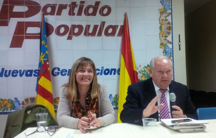 Francisco Tarazona y María José Ruiz, en la ejecutiva del PP celebrada ayer por la noche. Francisco Tarazona y María José Ruiz, en la ejecutiva del PP celebrada ayer por la noche.