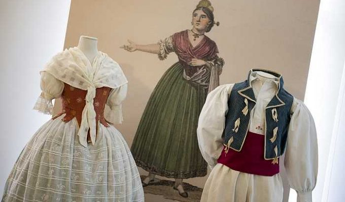 exposicion trajes de fallera camp de tuiia