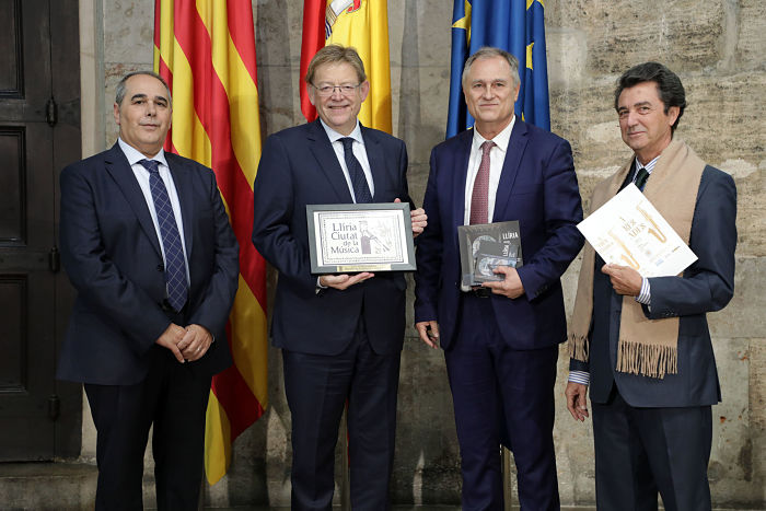 Puig con alcalde y presidentes bandas Llíria Camp de Túria