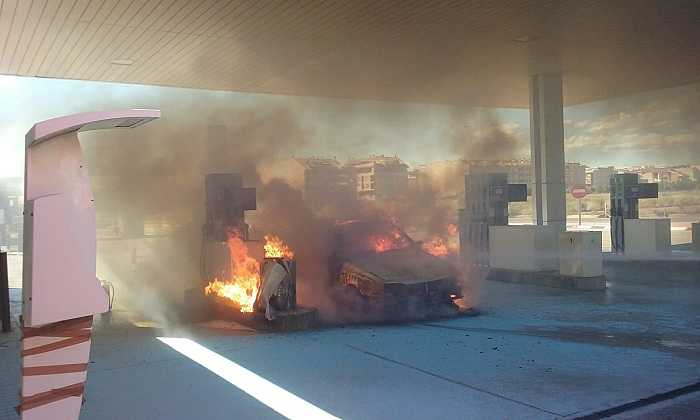 incendio coche gasolinera