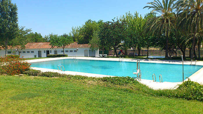 piscina loriguilla