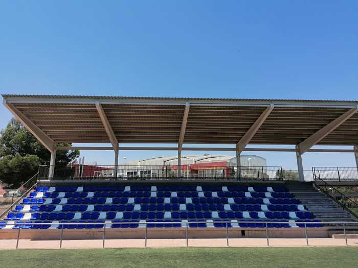 El campo de fútbol de San Antonio estrena gradas - Periòdic del Camp de ...