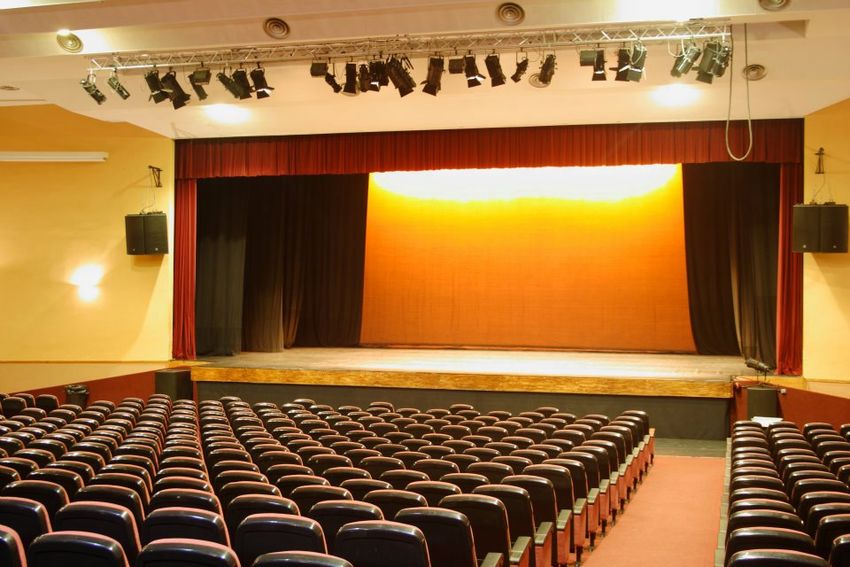 El auditorio de Riba- roja cancela El Lago de los Cisnes interpretada por  una compañía rusa - Periòdic del Camp de Túria