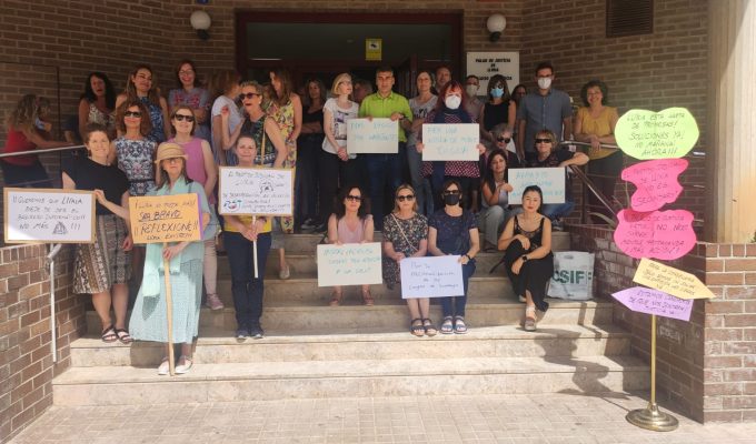 Protesta juzgados Llíria 15-06-2022